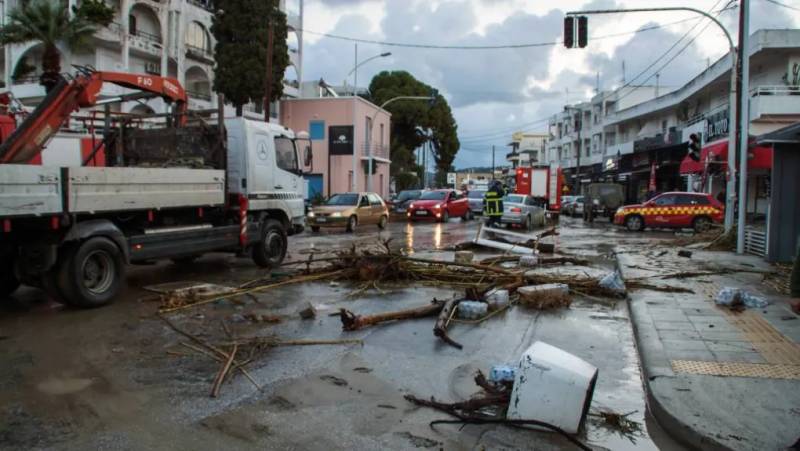 Απεγνωσμένοι οι πλημμυροπαθείς, ένας ακόμα νεκρός στη Χαλκιδική