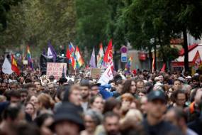 Γαλλία: Μαζικές πορείες ενάντια στην επιλογή του Μπαρνιέ ως πρωθυπουργού