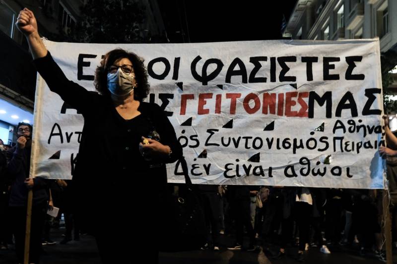 Η Μάγδα Φύσσα στο 1ο ΓΕΛ Δραπετσώνας για τον εορτασμό της εξέγερσης του Πολυτεχνείου